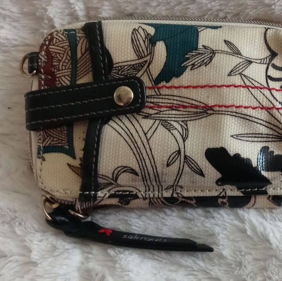 ✳️3/$20✳️ Saks Mini Wristlet Wallet - Picture 2 of 11